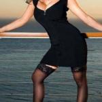 Eingepackt in schöne Dessous und verhüllt mit etwas Geheimnisvollem Angebote agentur-models