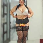 Donatella, eine Milf mit große Brust. Bild