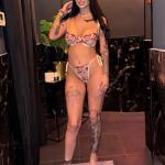 Emma Anal Queen, mit Top Service. Bild